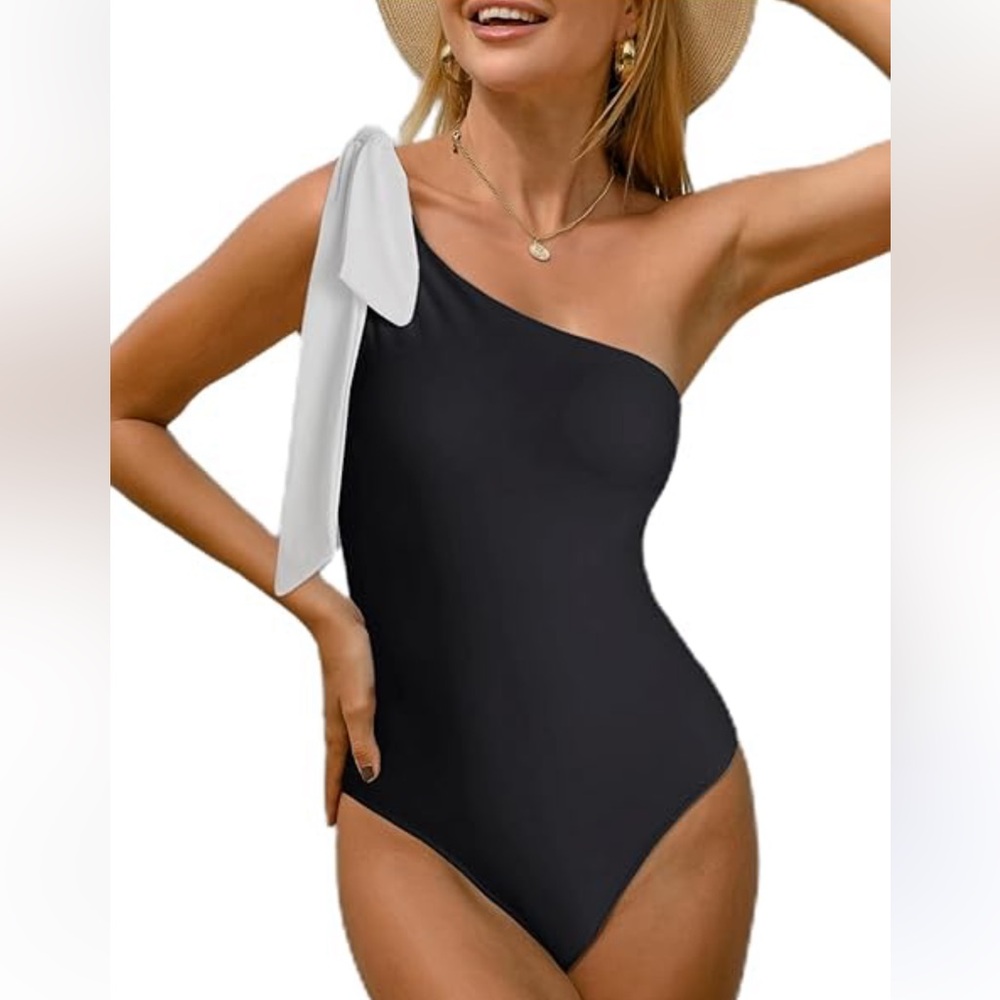 🌸1NEW Black and White Swimsuit 🩱 Sz Small With Tags.